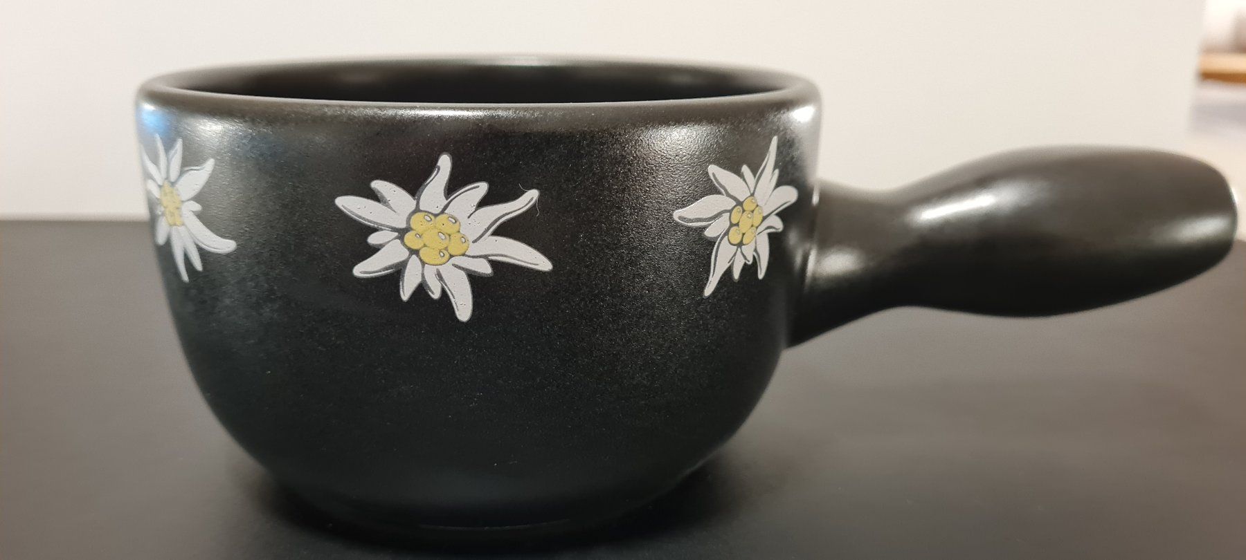 Pfannen: Caquelon Edelweiss Keramik Käsefondue – Gebraucht aus Bischofszell von Bischou